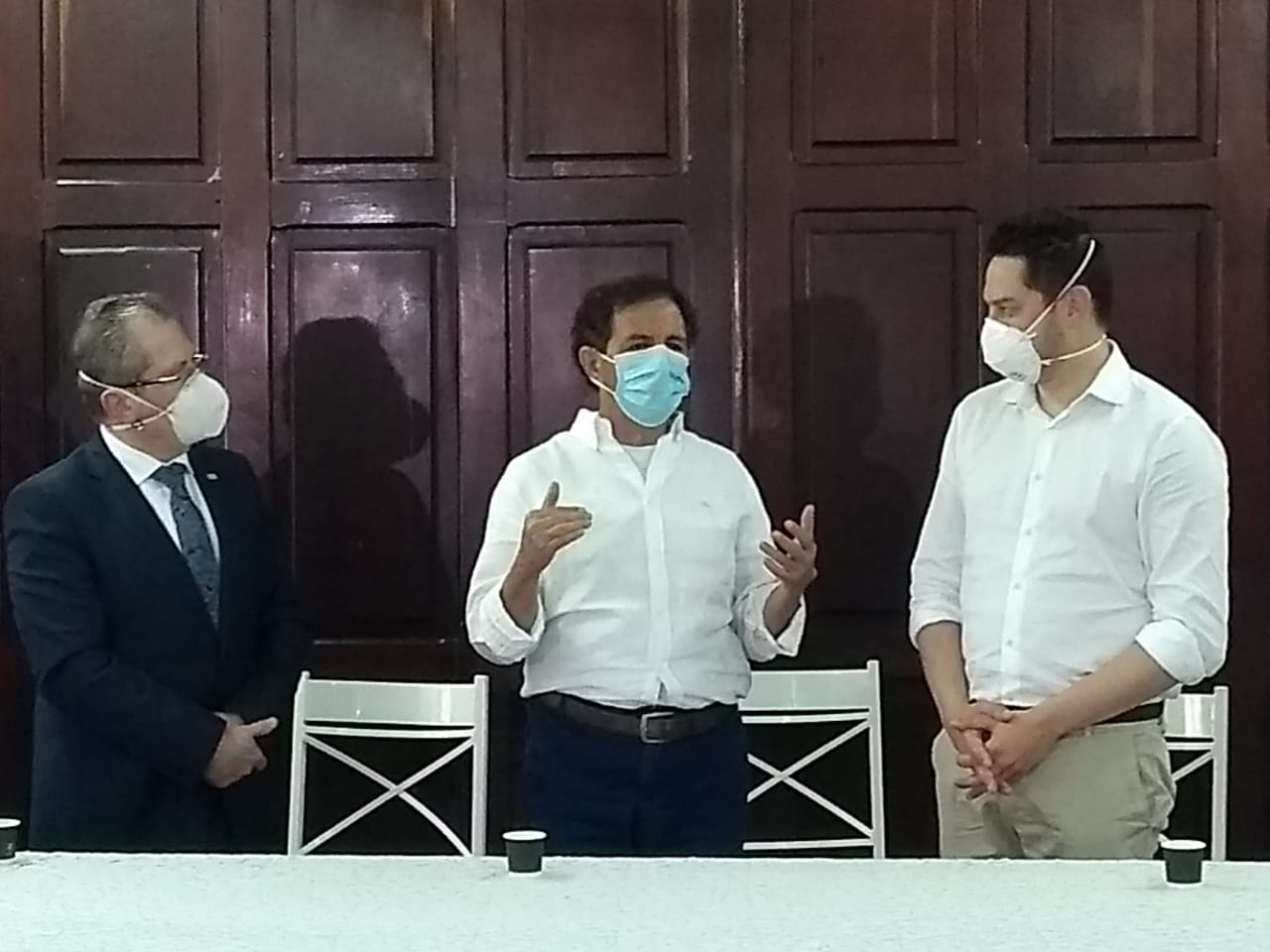 Gilson de Souza fala com Vinholi e Gorinchteyn - busca de contenção da pandemia em Franca depende de todos os municípios da região 